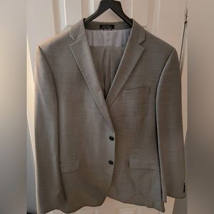 Tommy Hilfiger two piece men’s suit in gray